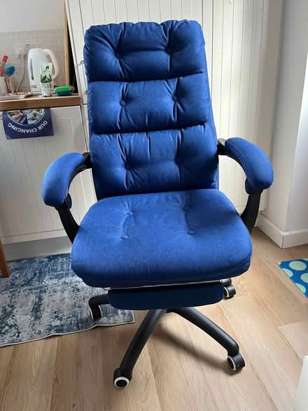 Photo of free plush blue office chair (Wirksworth DE4) #2