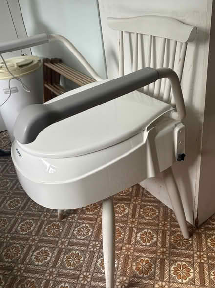 Photo of free Raised loo seat for elderly (Gerrards Cross) #2