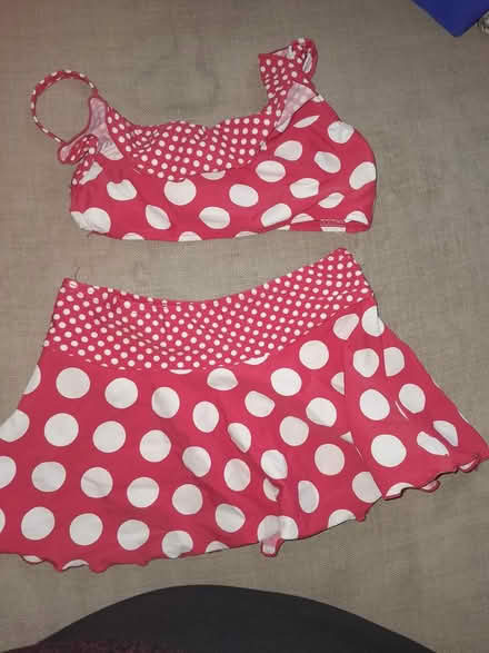 Photo of free Red swimming costume size 6-7y (Hemel Hempstead HP2) #1