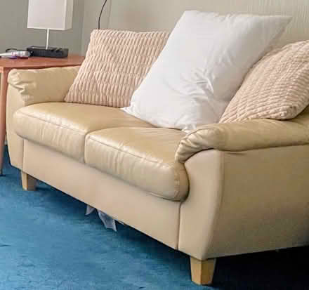 Photo of free Cream sofa (Kingsteignton TQ12) #1