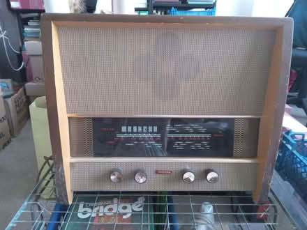 Photo of free Vintage Murphy Richards A262 Valve radio (Brondesbury NW2) #1