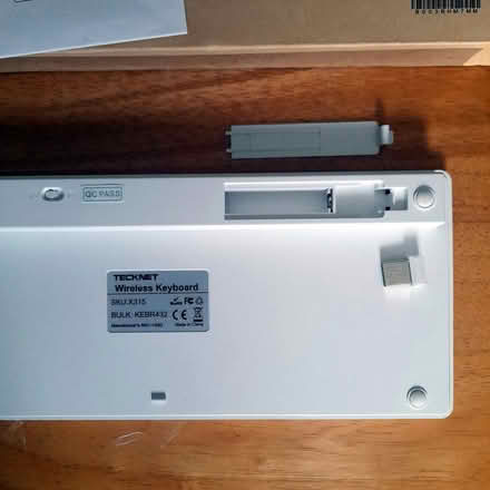 Photo of free Tecknet wireless PC keyboard (Long Melford CO10) #3