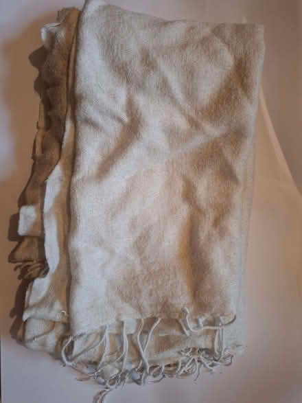 Photo of free Cream colour scarf (Emmbrook RG41) #1