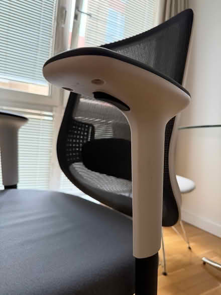 Photo of free Office Chair-Perfect Condition (Hosier Lane EC1A) #4