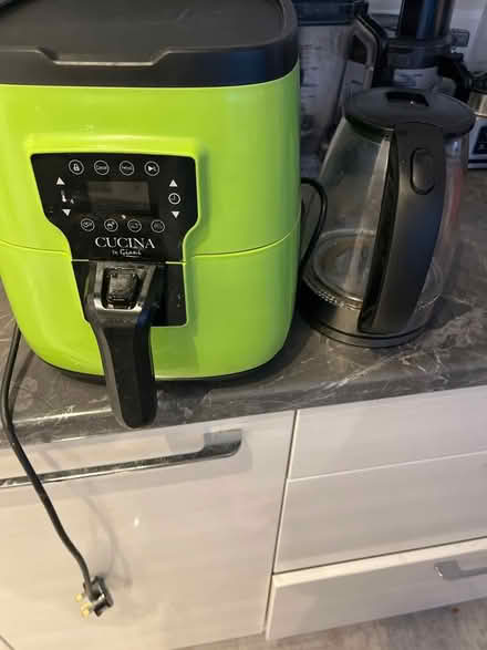Photo of free Air fryer and electric kettle (CW5 5PE) #2