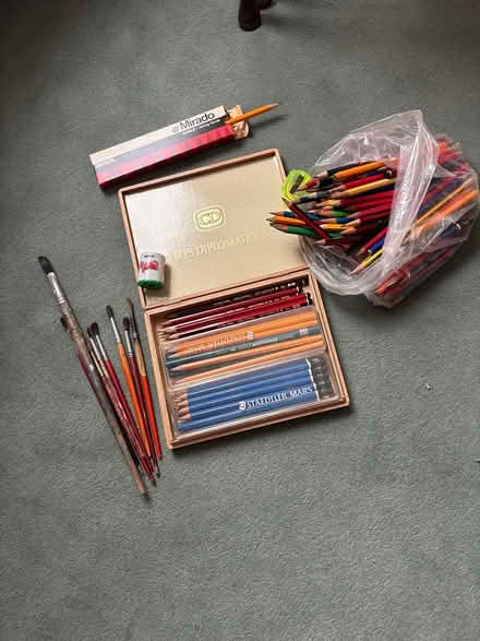 Photo of free School pencils brand new/sharpened (Gerrards Cross) #1