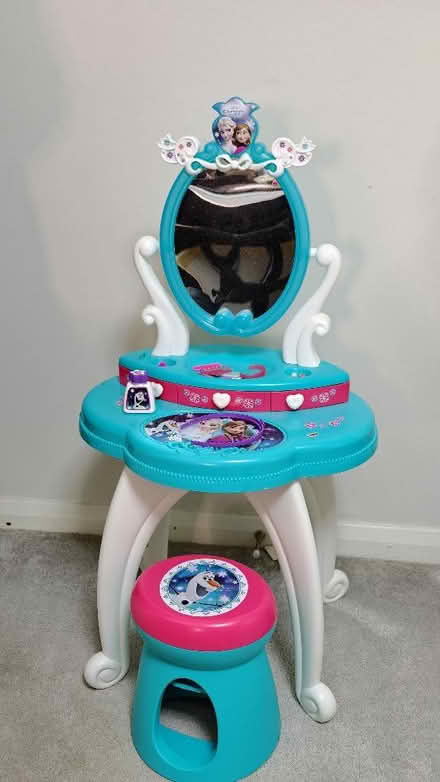 Photo of free Toy dressing table (Kenley CR8) #1
