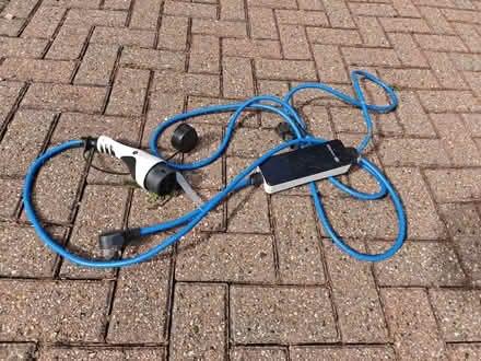 Photo of free hyundai trickle charger (Bowmead SE9) #1