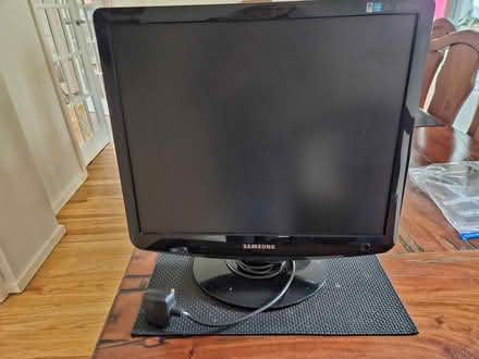 Photo of free PC Monitor (W5 close to Ealing Common) #1