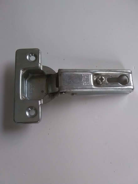 Photo of free 11 kitchen cabinet hinges and plates (Sonning Common RG4) #1