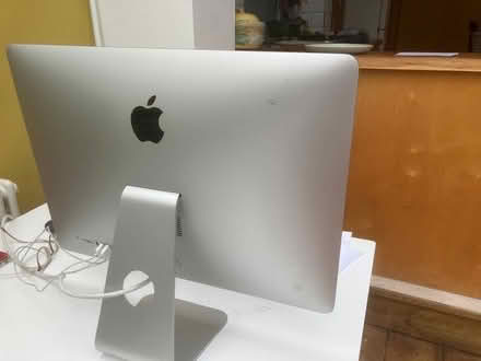 Photo of free iMac 21.5 inch computer (St Albans AL3) #3