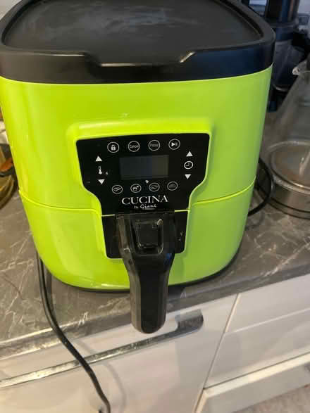 Photo of free Air fryer and electric kettle (CW5 5PE) #1
