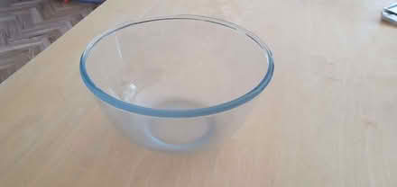 Photo of free 8inch pyrex bowl, chipped (Wokingham RG40) #1
