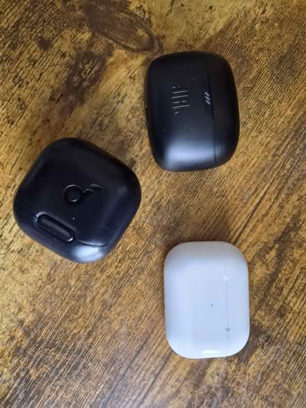 Photo of free Ear bud chargers (London N17) #1