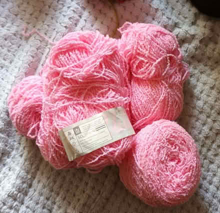 Photo of free Pink Fluffy/Terry Yarn (Hatch End HA5) #1