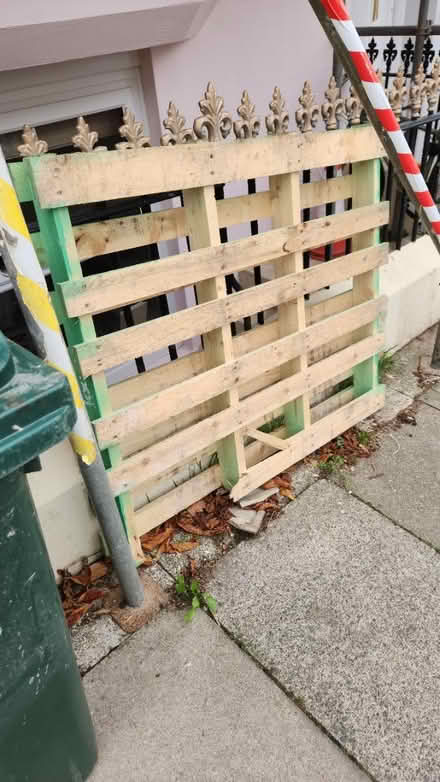 Photo of free Wooden pallet (London Road station BN1) #1