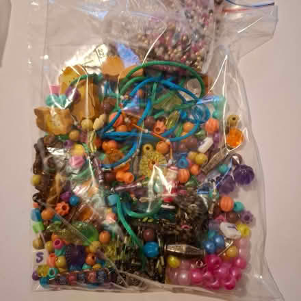 Photo of free bag of beads for craft (Emmbrook RG41) #1