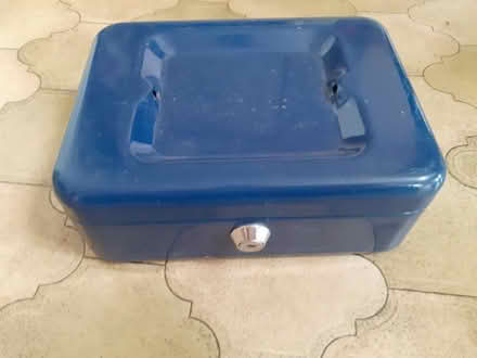 Photo of free cash box (Newmarket/New Cheveley Rd) #2