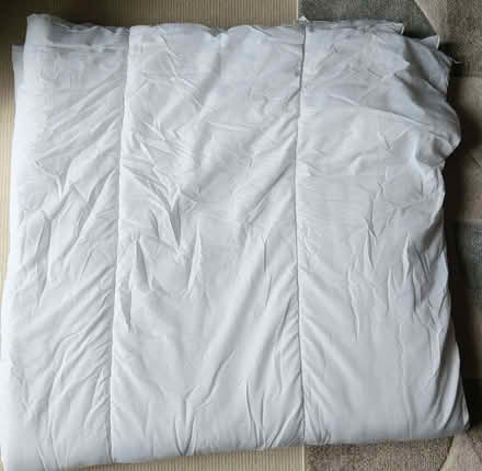 Photo of free King size Silentnight 10.5 tog Duvet in excellent condition (Pound Hill RH10) #1