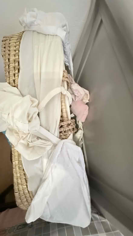 Photo of free Moses basket (Droylsden M11) #2