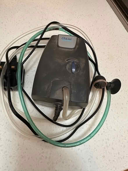 Photo of free 90 Litre Fish Tank (Haslemere Surrey) #3