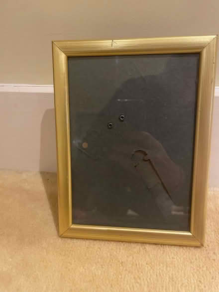 Photo of free PICTURE FRAME: 20 x 15 cm gold plastic frame (De Parys MK40) #1