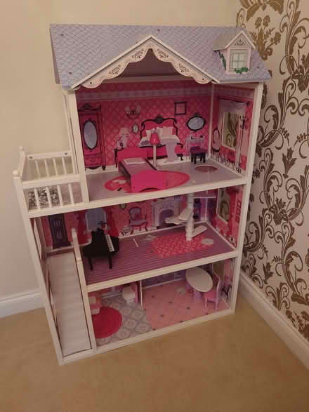 Photo of free Dolls house (New Stevenston ML1) #1