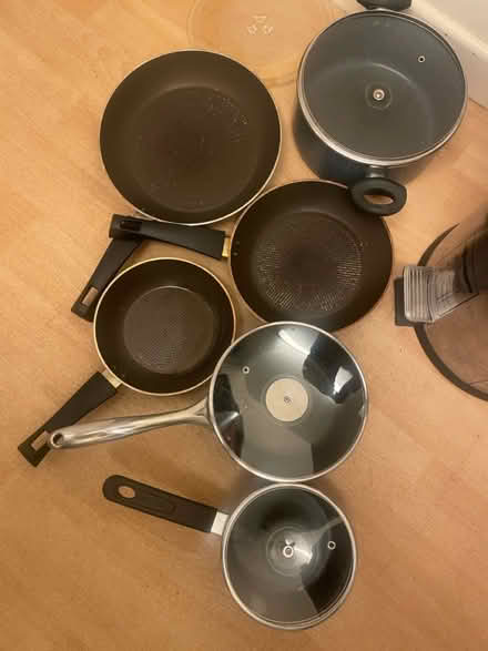 Photo of free Set of pots (DE1 1DP) #1