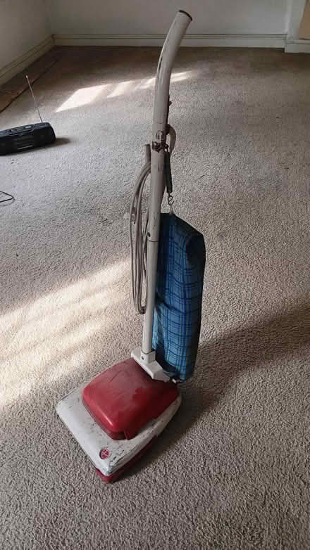 Photo of free Older hoover upright (19095) #2