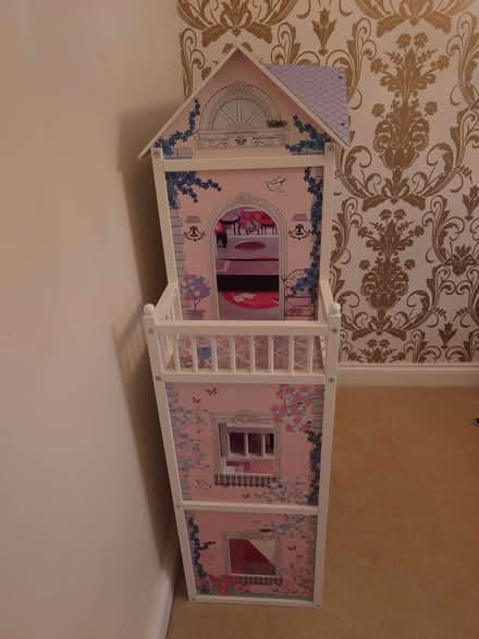 Photo of free Dolls house (New Stevenston ML1) #2