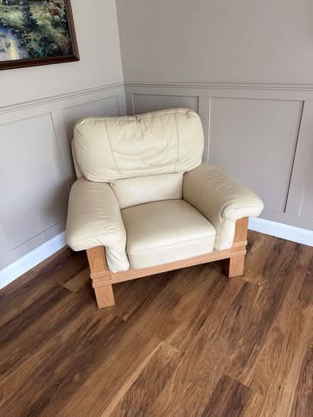 Photo of free Cream leather sofa (Ca82pa) #1