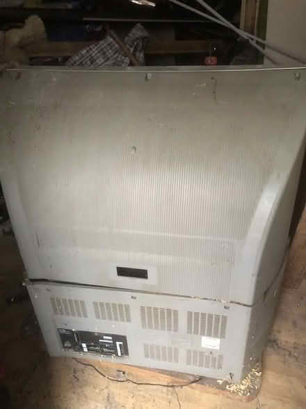 Photo of free Large CRT Samsung tv great for gaming (Harehills LS8) #3