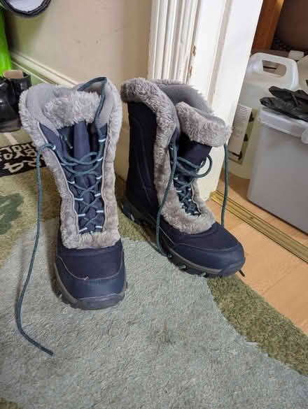 Photo of free Trekking boots thermal size 8 (Castle road area MK40) #2