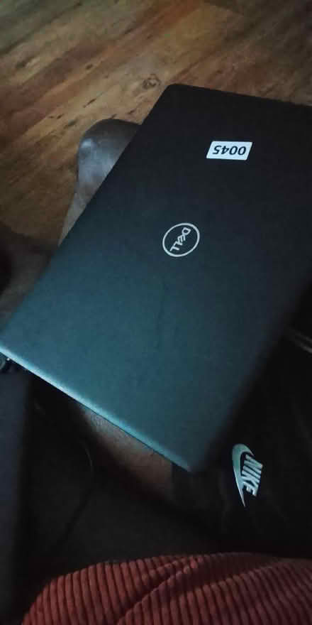 Photo of A laptop (Carntyne G33) #1
