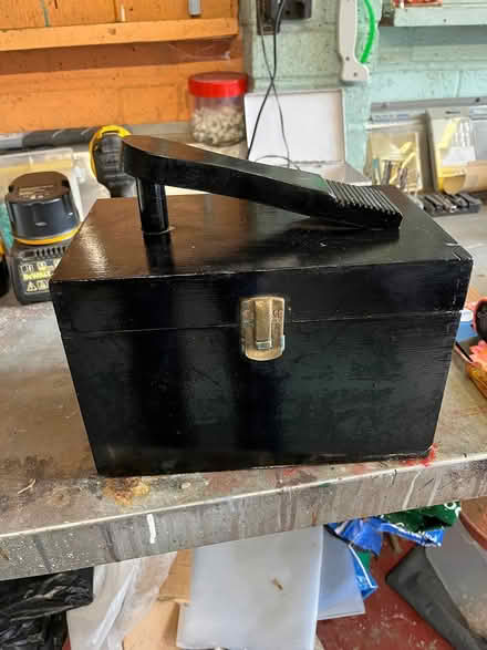 Photo of free Shoe cleaning box (Denvilles PO9) #1
