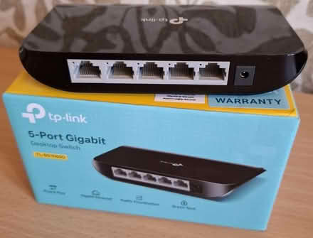 Photo of free 5-port Gigabit desktop switch (Malvern Link WR14) #1