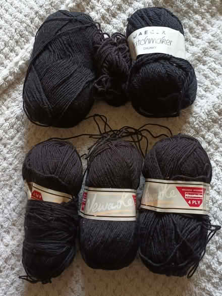 Photo of free Black Yarn – Chunky & 4‐Ply (Hatch End HA5) #1