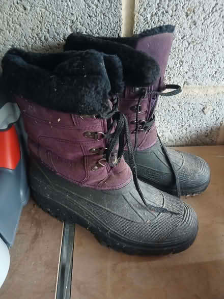 Photo of free Adult size 6 snowboots (Stonehouse GL10) #1