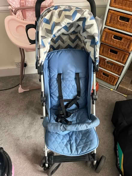 Photo of free Pram, baby chair and travelcot (Luton LU2) #3