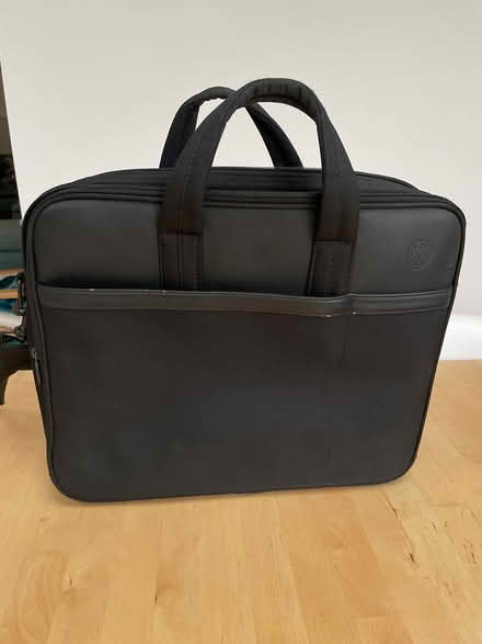 Photo of free laptop shoulder bag HP (Lower Kingswood KT20) #1