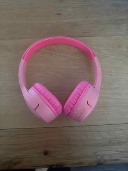 Photo of free Kid’s pink earphones (Billericay CM12) #1