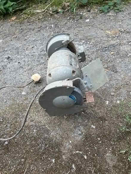 Photo of free Bench grinder and polisher (Garsington OX44) #3