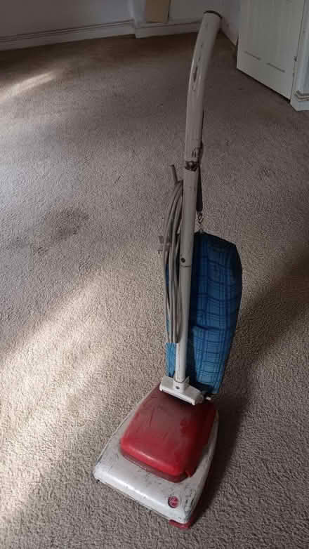 Photo of free Older hoover upright (19095) #1