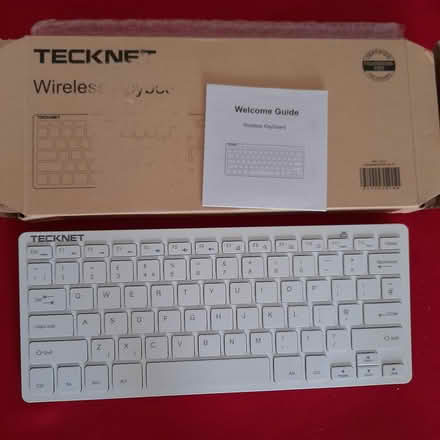 Photo of free Tecknet wireless PC keyboard (Long Melford CO10) #1