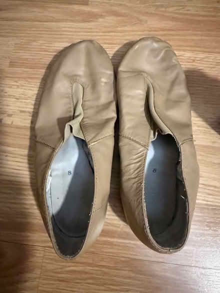 Photo of free Jazz shoes size 8 (Sunnyvale (Wolfe)) #1