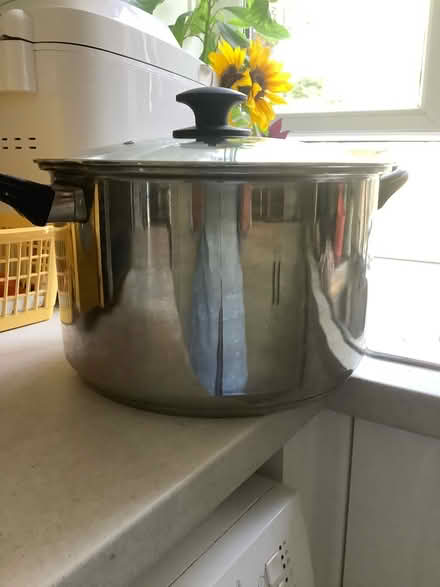 Photo of free Large pot (Hatfield AL10) #1