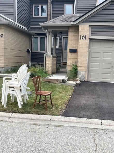 Photo of free Curb alert - chairs (L5L 5P5) #1
