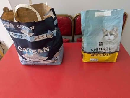 Photo of free Cat food and litter (Florence Park OX4) #1