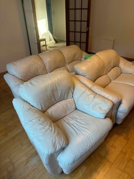 Photo of free Suite. 3 seater, 2 seater, 1 seater (ML9 2ub) #3