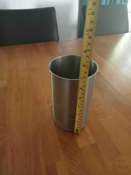 Photo of free Utensil holder (Bracknell RG12) #2